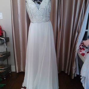 Speechless White flowed dress size 11 all occasion